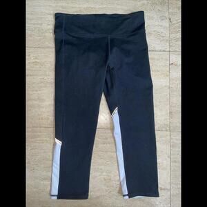 Fabletics leggings small‎ Capri Black White